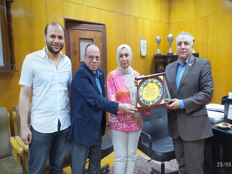 تهنئة نقابة صيادلة بني سويف للأستاذ الدكتور/ شهيرة فوزي المنشاوي، بمناسبة توليها منصب عمادة الكلية